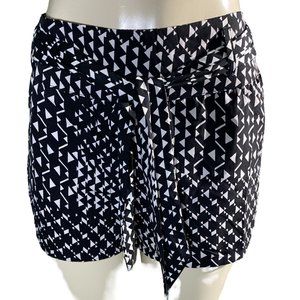 Black & White Printed Shorts by Tea Rose